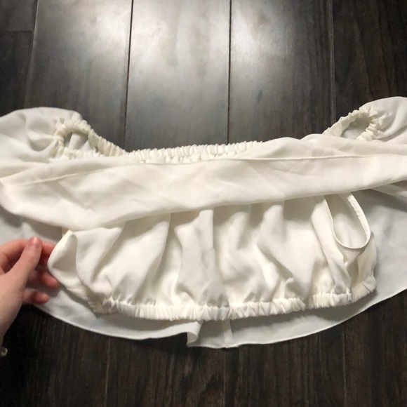 Aritzia Wilfred Off the Shoulder Top - Picture 4 of 4